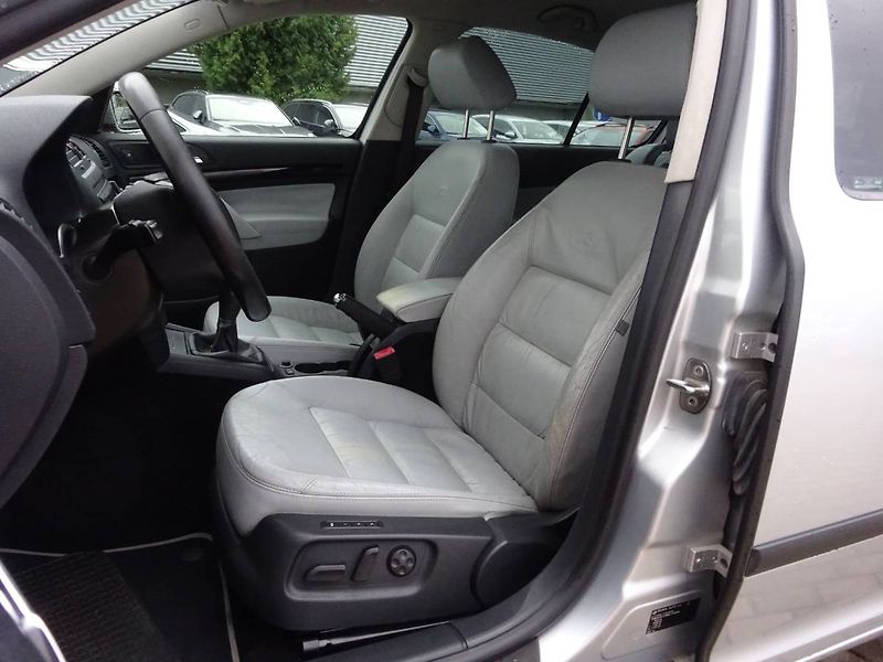 Škoda Octavia (2008) 2,0 TDi/103kW Laurin & Klement - fotka 23 z 26
