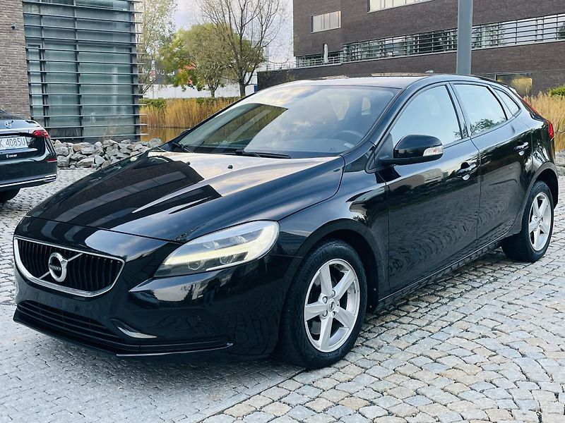 Volvo V40 2.0i MANUÁL 1.MAJITEL SENZORY - fotka 5 z 41