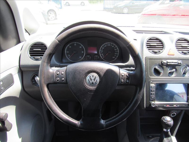 Volkswagen Caddy 1,9 TDi 77kW 5 míst - fotka 12 z 29