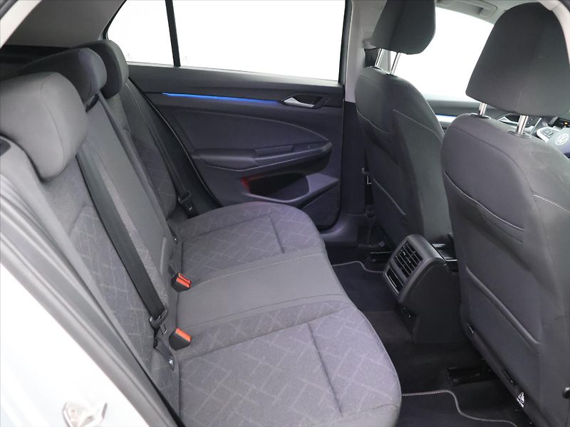 Volkswagen Golf 1,0 TSI 81kW Life M6 - fotka 12 z 33