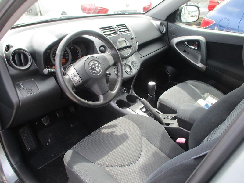 Toyota RAV4 (2006) 2,0 VVTi - fotka 11 z 12