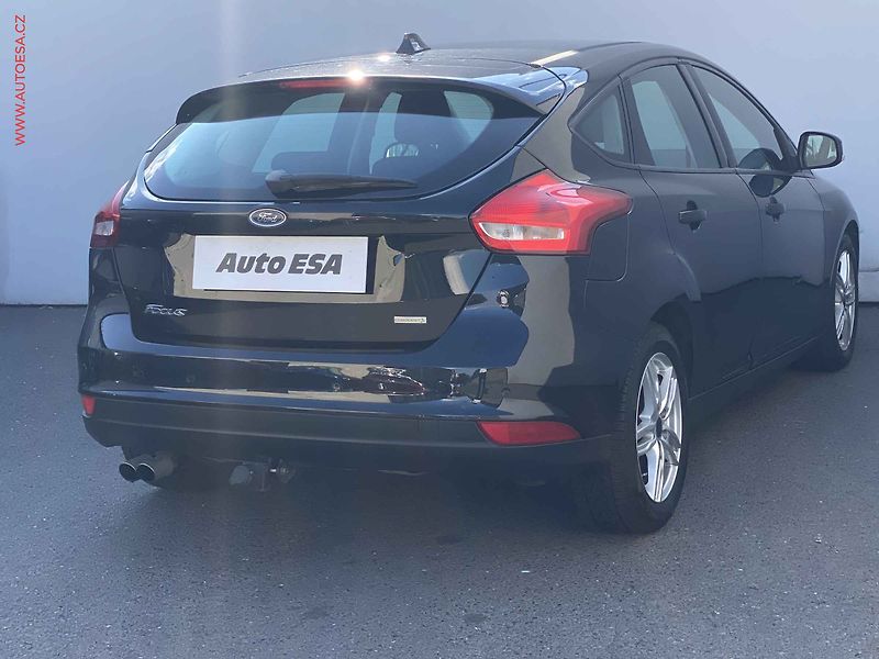 Ford Focus (2015) 1.0EB, 2.maj, AC, TZ, park - fotka 4 z 15