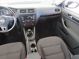 Volkswagen Jetta (2011) 1.6 TDI, Tempomat - náhled 8