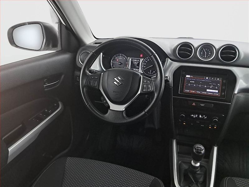 Suzuki Vitara (2015) 1.6 DDiS, 4X4, Navi, Tempomat - fotka 7 z 19