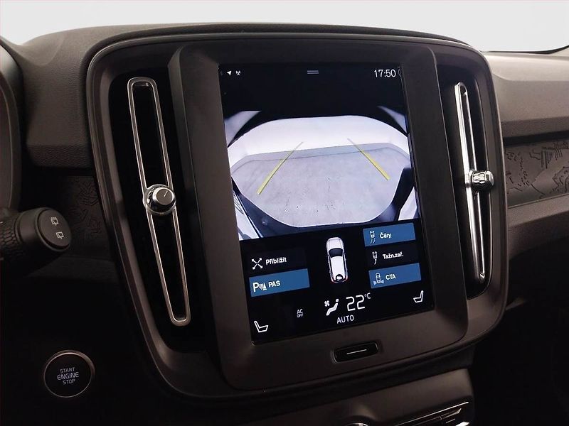 Volvo XC40 (2024) T2 - fotka 20 z 21