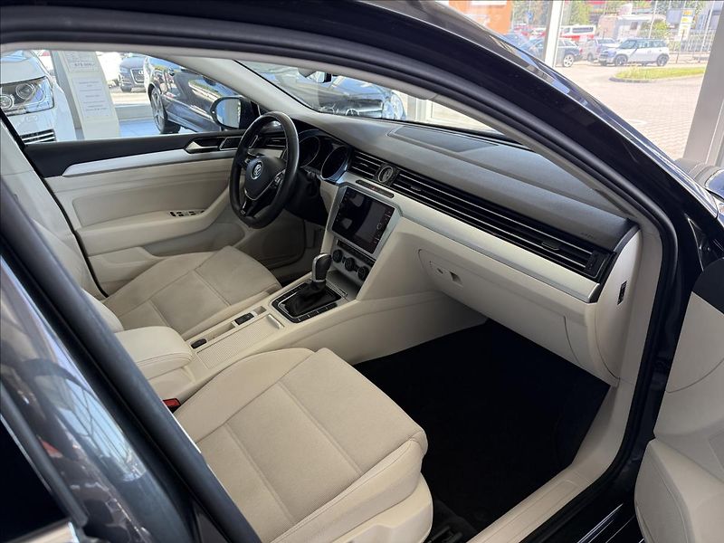 Volkswagen Passat 2,0   TDI 110kW,SERVISNÍ KNÍŽK - fotka 8 z 30