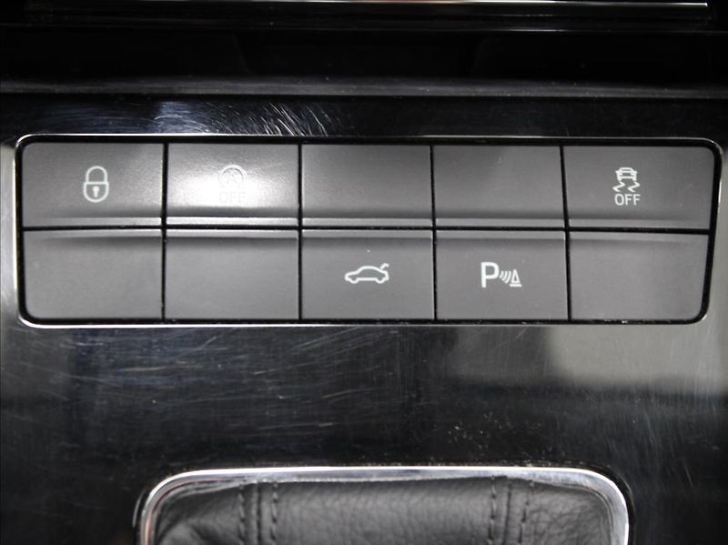 Škoda Octavia 2,0 TDi 135kW DSG 4x4 Style - fotka 23 z 27