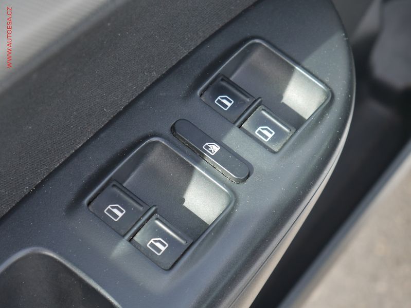 Škoda Octavia (2012) 1.6 TDi, ČR, Elegance - fotka 19 z 23