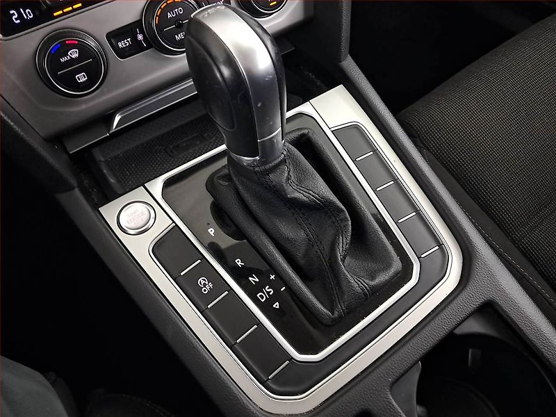Volkswagen Passat (2017) 2.0 TDI, Automat, Navi - fotka 13 z 21