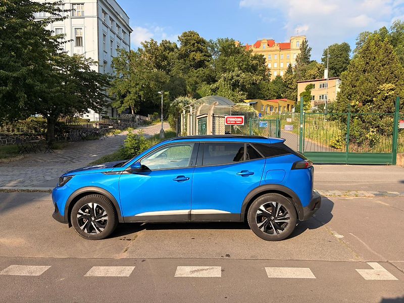 Peugeot 2008 (2020) e-2008 Allure Pack - fotka 4 z 17