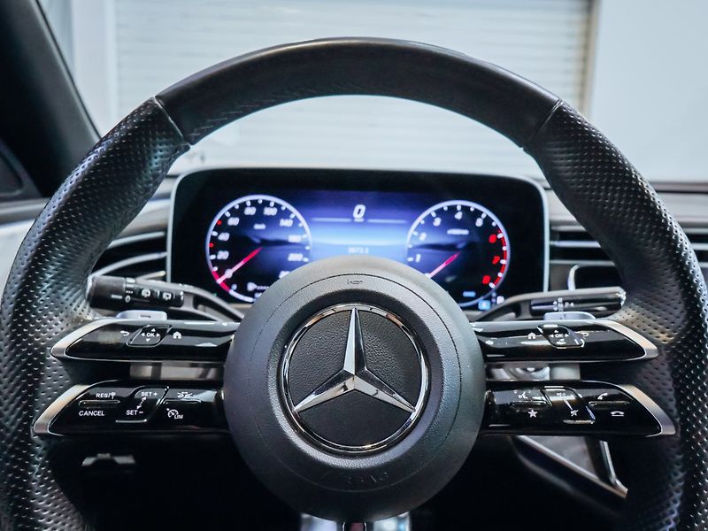 Mercedes-Benz Třídy E E 450 4MATIC 280 kW AMG - fotka 17 z 38