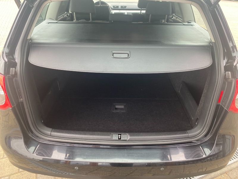 Volkswagen Passat Variant (2010) 1.6 TDi 77 kW - fotka 17 z 28