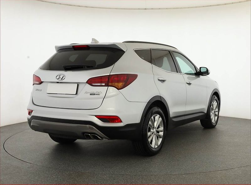 Hyundai Santa Fe (2017) 2.2 CRDi Blue, 4X4, Automat - fotka 5 z 16