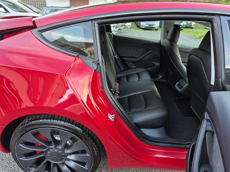 Tesla Model 3 PERFORMANCE 393kw SOH 95,1% - fotka 15 z 45