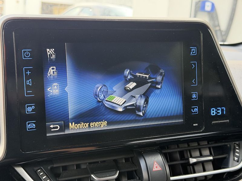 Toyota C-HR 1.8 Hybrid 90kW E-CVT Dynamic - fotka 12 z 22