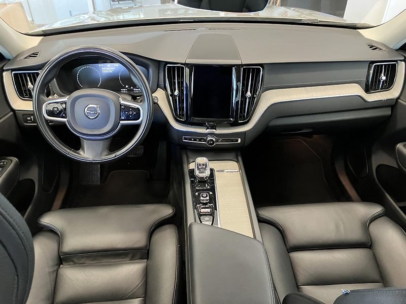 Volvo XC60 B4 AWD Inscription AT8, ČR - fotka 18 z 41