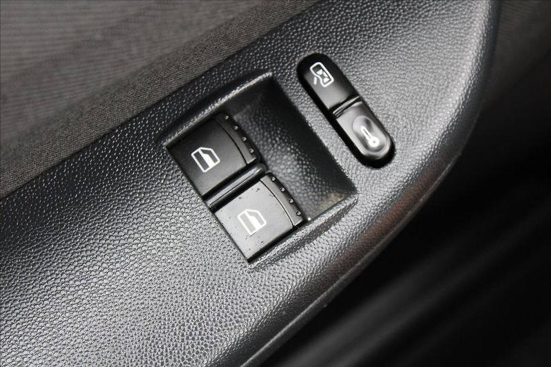 Škoda Fabia 1,4 16V  KLIMATIZACE,TAŽNÉ - fotka 14 z 21