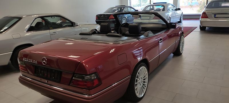 Mercedes-Benz 124 (1994) Cabriolet 300 CE-24 - fotka 6 z 24