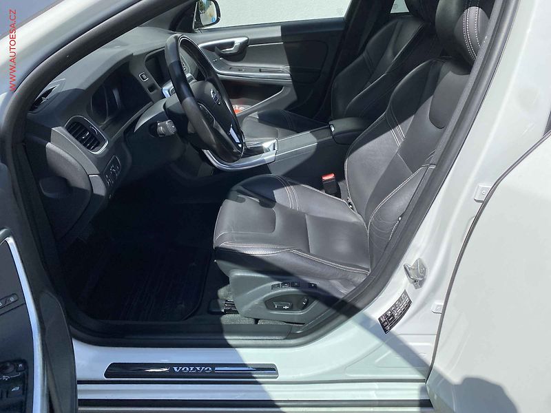 Volvo V60 (2017) 2.0 D, AT, LED, kamera - fotka 9 z 19