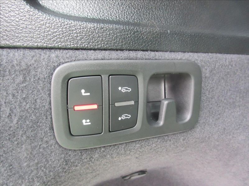 Audi Q7 3,0 TDI quattro Tiptronic Top - fotka 13 z 19