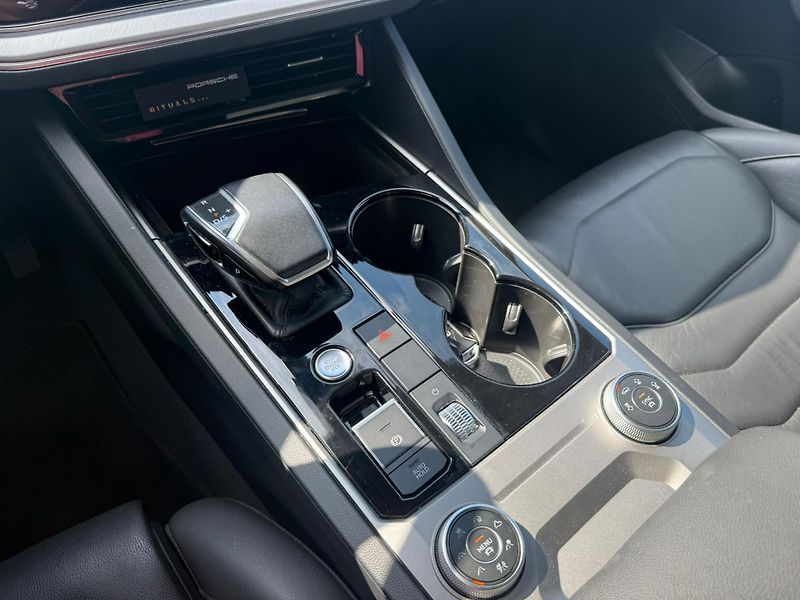 Volkswagen Touareg R-Line 3.0TDI 210kW A8 4x4 - fotka 18 z 24