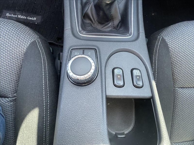 Mercedes-Benz GLA 2,2 CDi 100kw Panorama bez kor - fotka 21 z 36