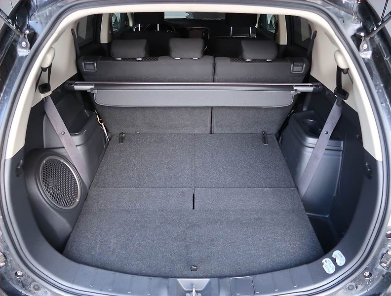 Mitsubishi Outlander (2013) 2.2 DI-D, 4X4, 7 míst, ČR - fotka 13 z 18