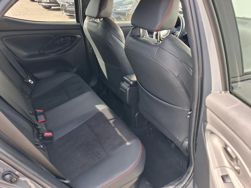 Toyota Yaris 1.5 HSD e-CVT GR-Sport - fotka 21 z 24