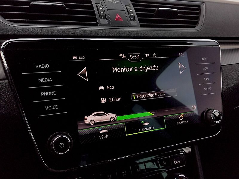Škoda Superb (2020) iV 1,4 Tsi 150 Kw SportLine DS - fotka 15 z 37