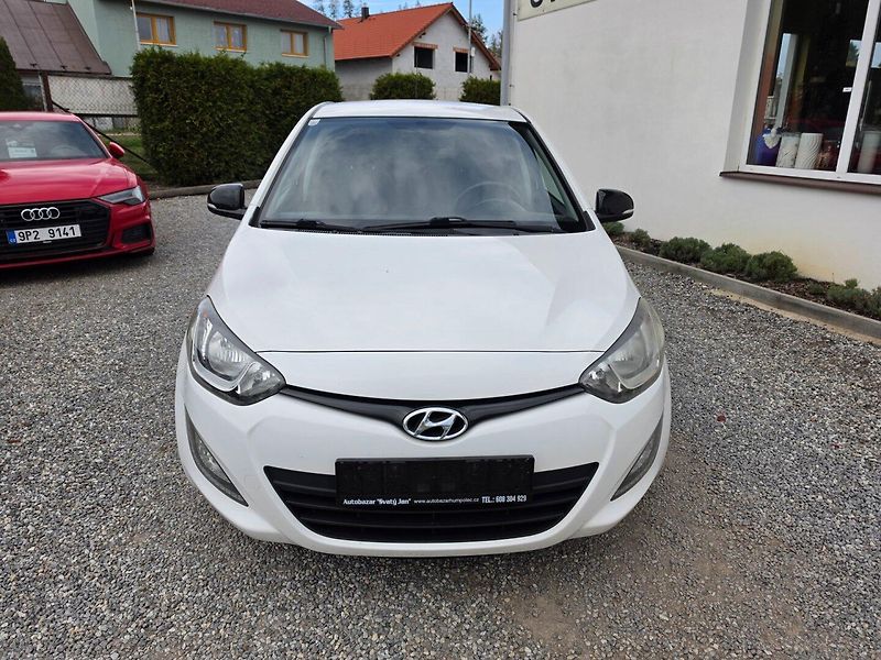 Hyundai i20 (2014) 1.2i Velmi pěkný - fotka 8 z 19