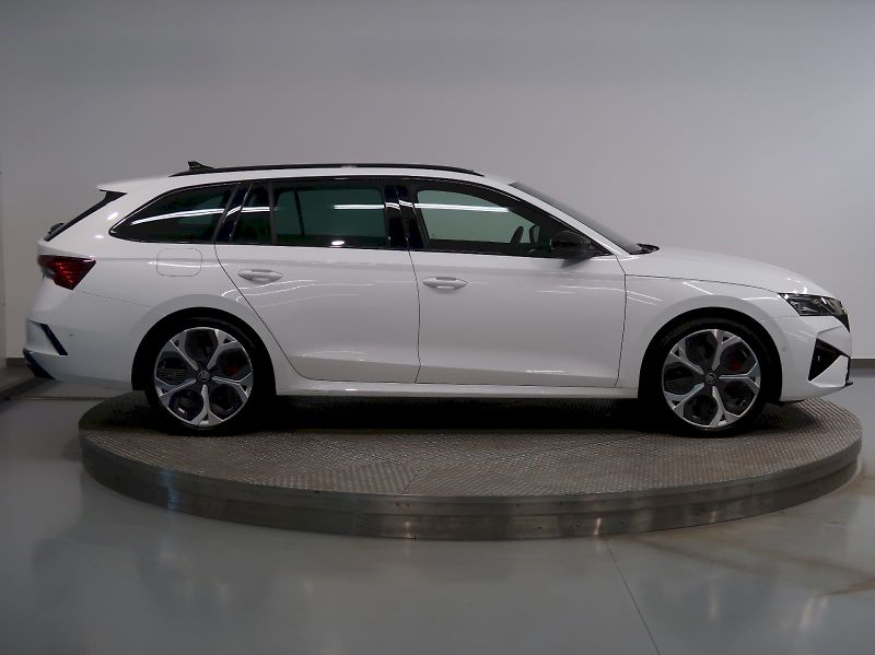 Škoda Octavia (2026) RS 2.0TSI 195KW DSG TAŽNÉ PANO - fotka 8 z 48