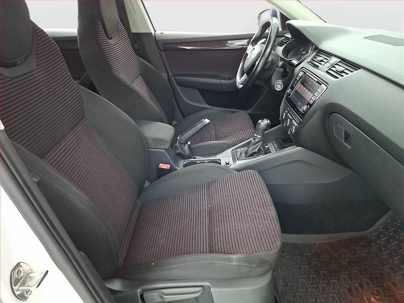 Škoda Octavia (2014) 1.8 TSI, Automat, Navi, Xenony - fotka 9 z 19