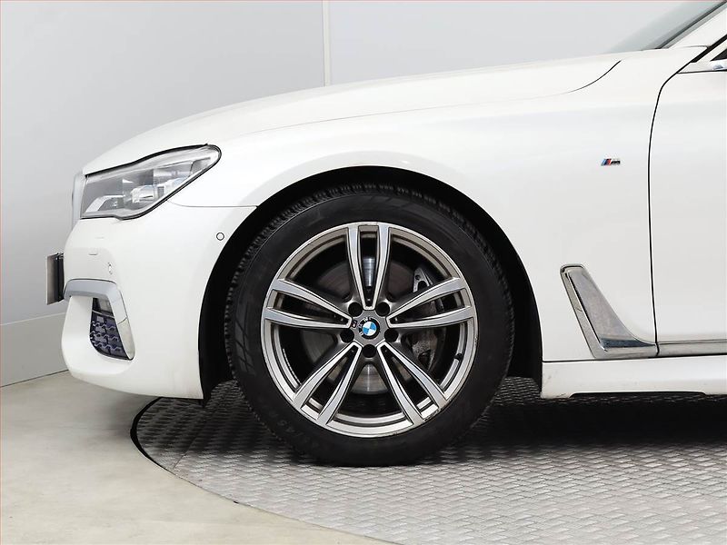 BMW Řada 7 (2019) M Paket 730d - fotka 13 z 22