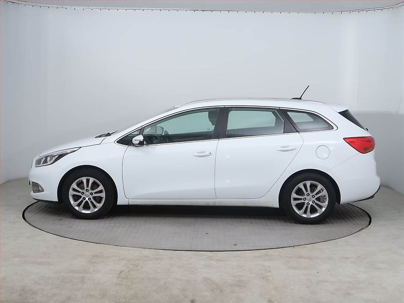 Kia Ceed (2014) 1.6 GDI, Navi, Tempomat - fotka 3 z 14