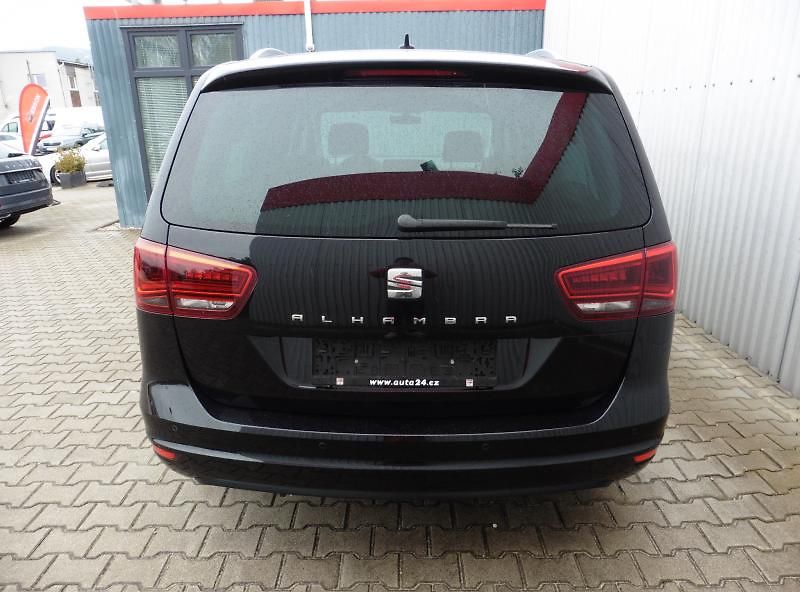 Seat Alhambra 2.0 TDi Xcellence Navi 7.mist. - fotka 7 z 19