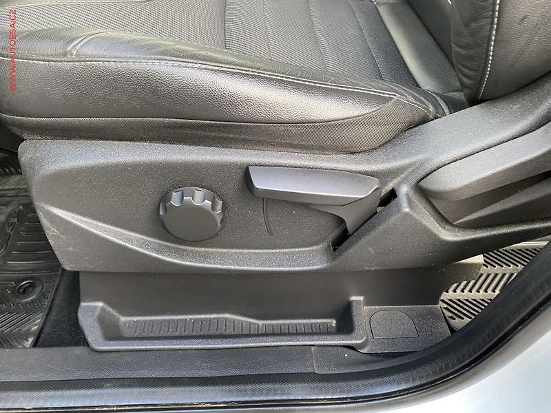 Ford Kuga (2013) 2.0 TDCi 4x4, Titanium - fotka 14 z 18