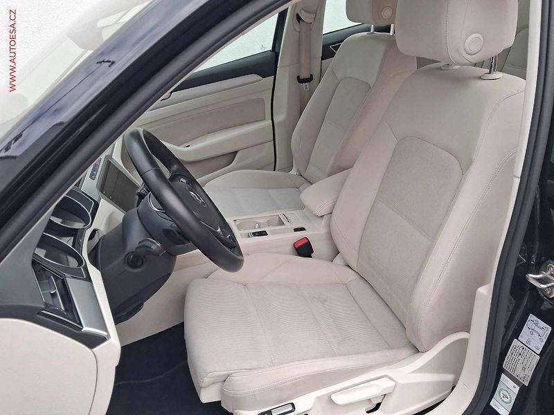 Volkswagen Passat (2019) 2.0 TDi, Comfortline, DSG - fotka 9 z 19