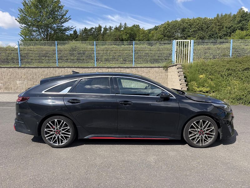 Kia ProCeed GT 1,6GDi 150kW automat navi  - fotka 4 z 23