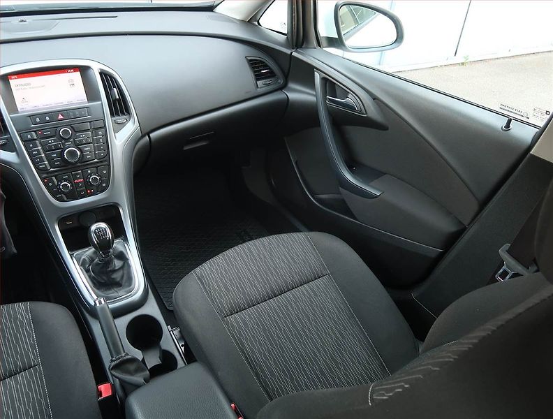 Opel Astra (2016) 1.6 CDTI, Tempomat - fotka 8 z 15