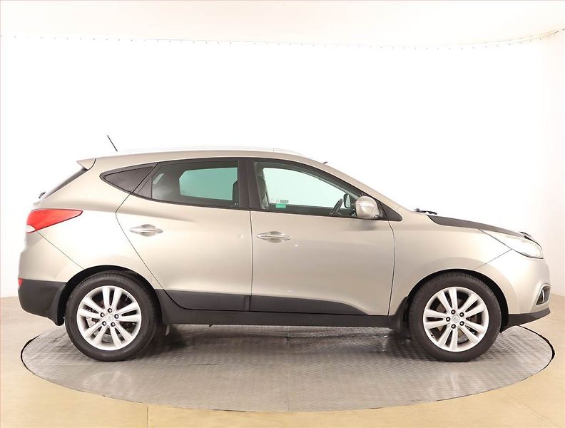 Hyundai ix35 (2010) 2.0 CRDi, 4X4, Serv.kniha - fotka 6 z 16