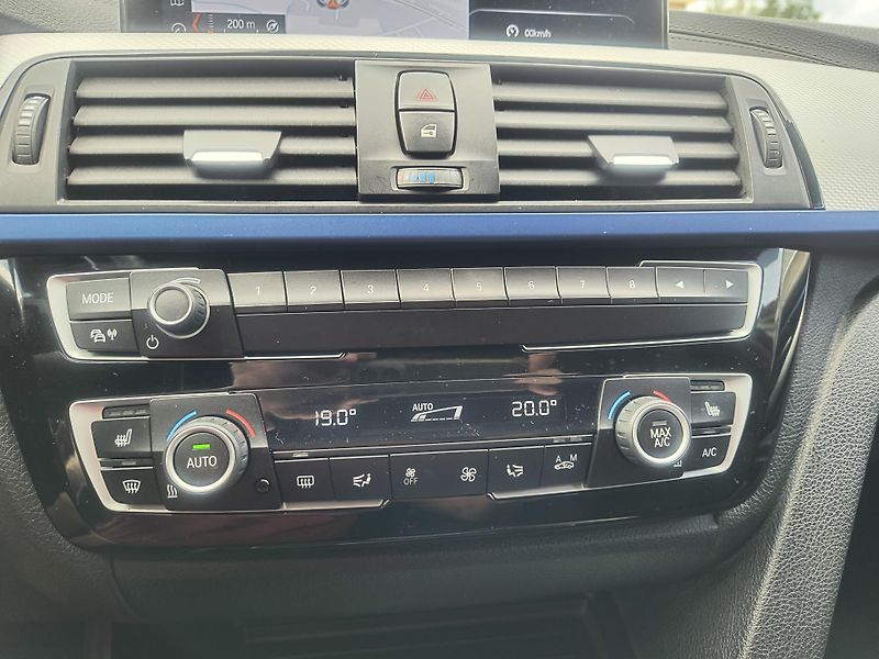 BMW Řada 3 (2019) 320 M XD AT ČR/NAVI/KAMERA/ALU - fotka 34 z 53