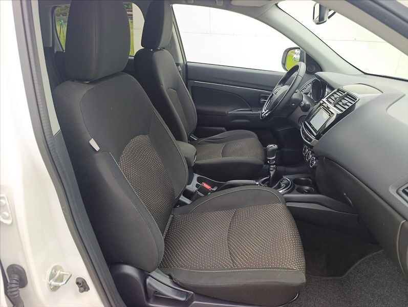 Mitsubishi ASX 1,6 DI-D 4x4 Kamera Navigace - fotka 28 z 37