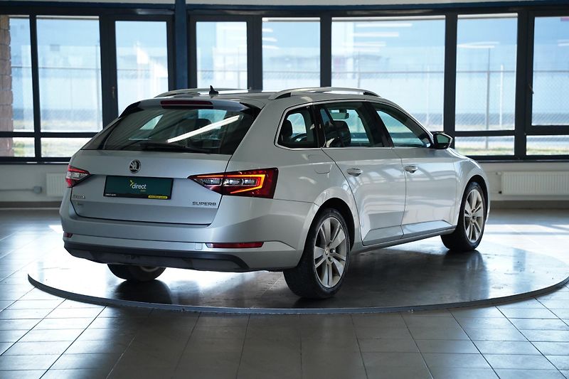 Škoda Superb - fotka 2 z 25