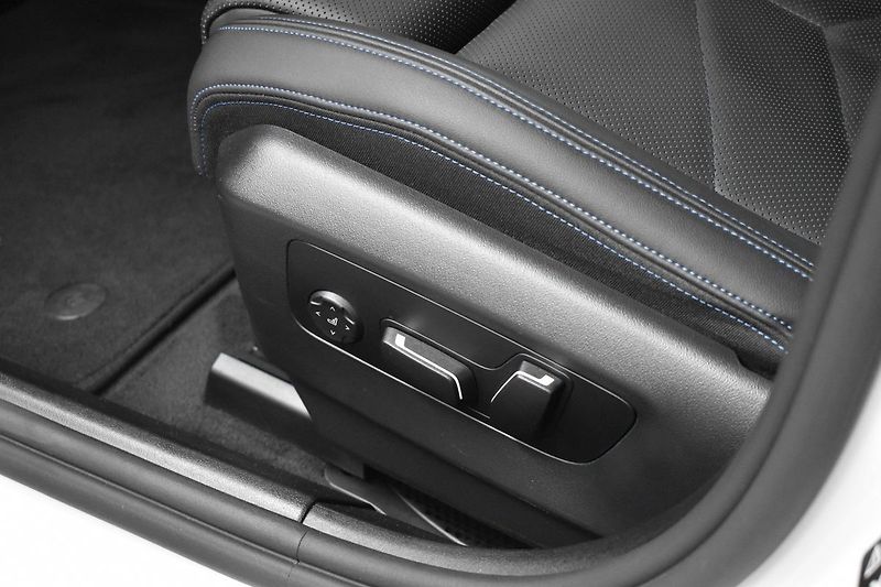 BMW Řada 5 540d xDrive ///M*HK*ČR*ZÁRUKA - fotka 20 z 58