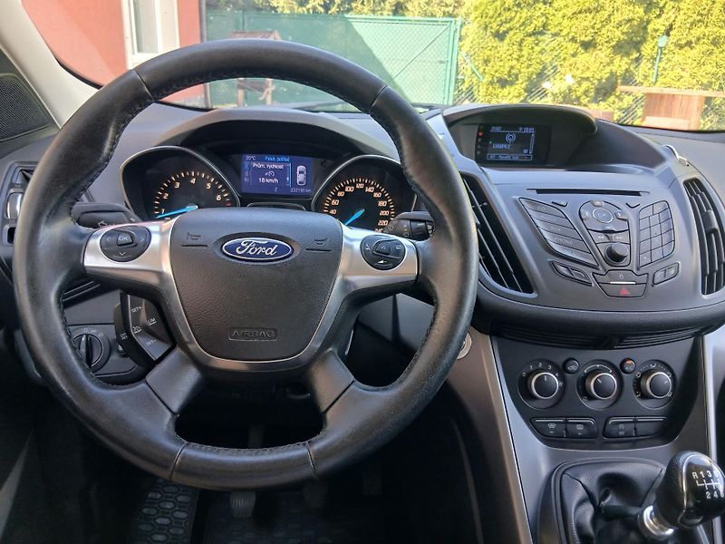 Ford Kuga 1.6i - fotka 16 z 36