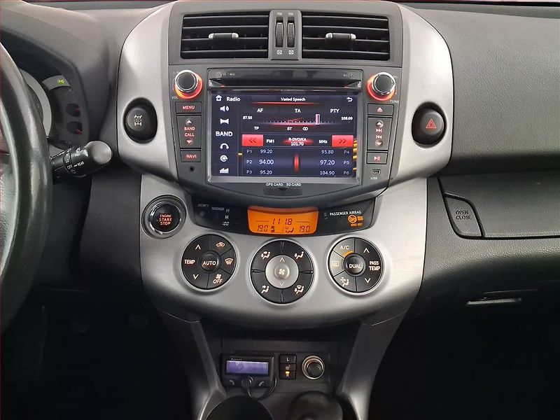 Toyota RAV4 (2007) Executive 2.2 D-CAT, 4X4 - fotka 12 z 17