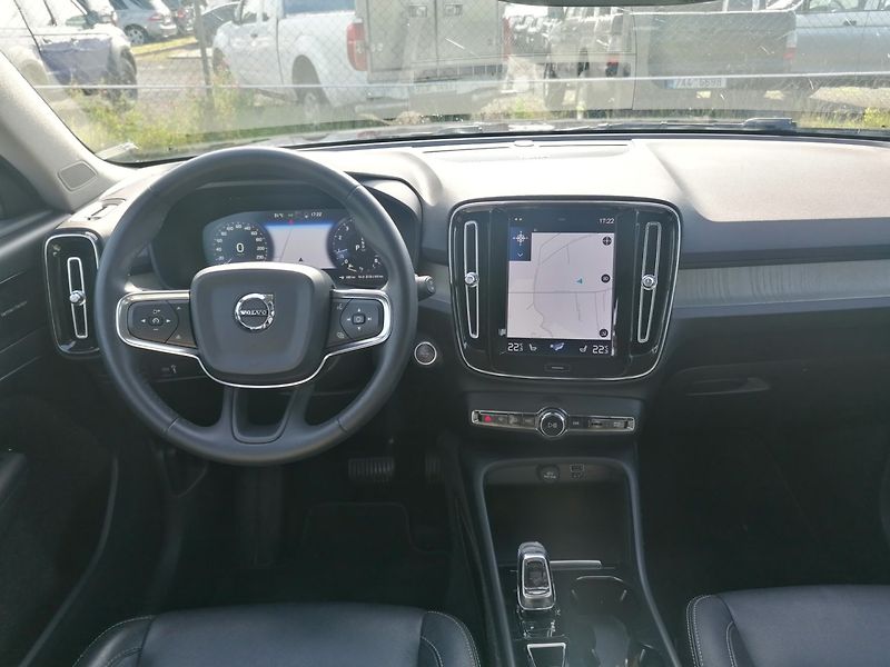 Volvo XC40 (2019) 2.0 T4 AWD INSCRIPTION ČR - fotka 8 z 39