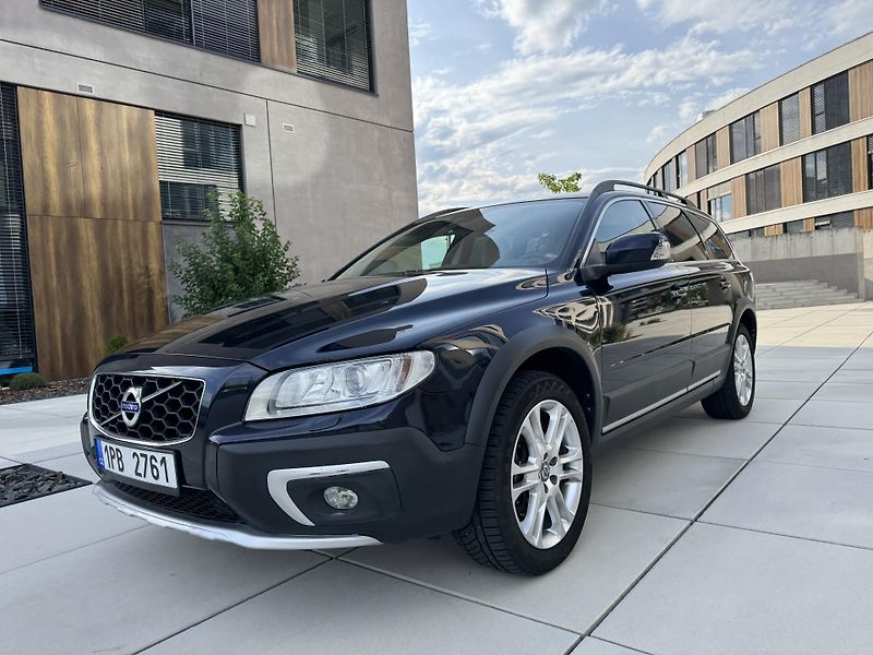 Volvo XC70 D5 SUMMUM 4x4 TAŽNÉ  - fotka 4 z 45