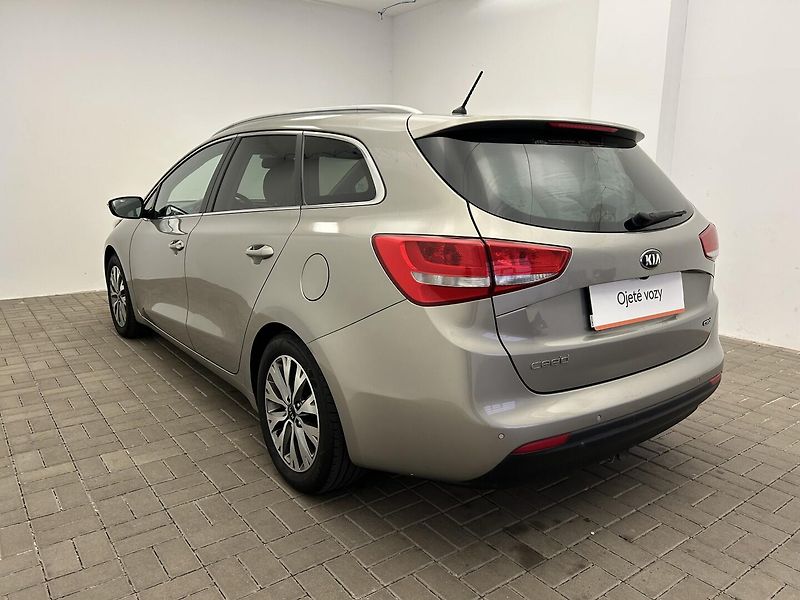 Kia Ceed 1.6 CRDI EXCLUSIVE - fotka 24 z 25