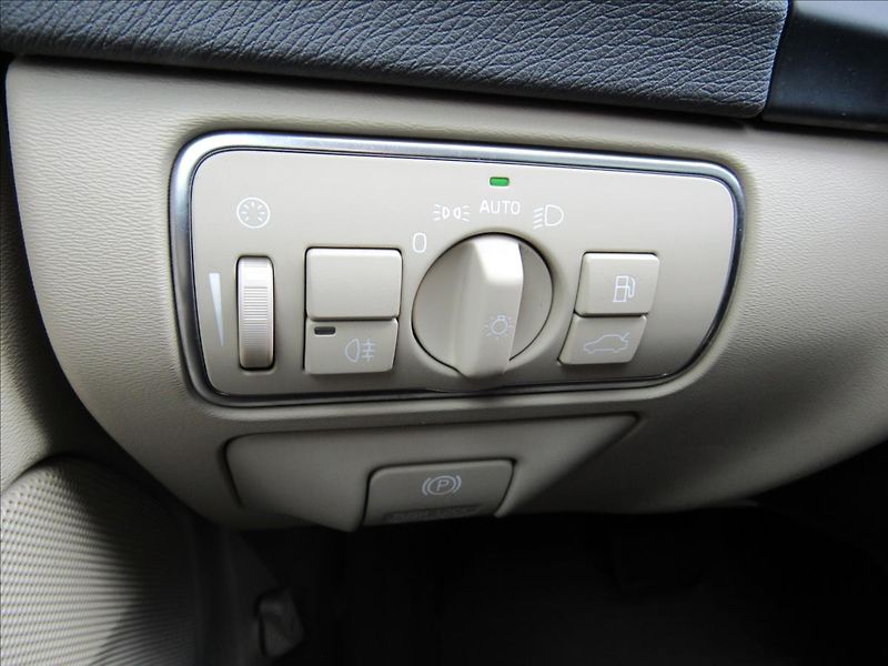 Volvo V60 2,4 D6 AWD Plug-in Hybrid - fotka 29 z 41